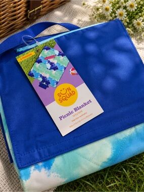 Sun Squad 4 Person Foldable Picnic Blanket Blue Watercolor Print 72” x 60” NWT